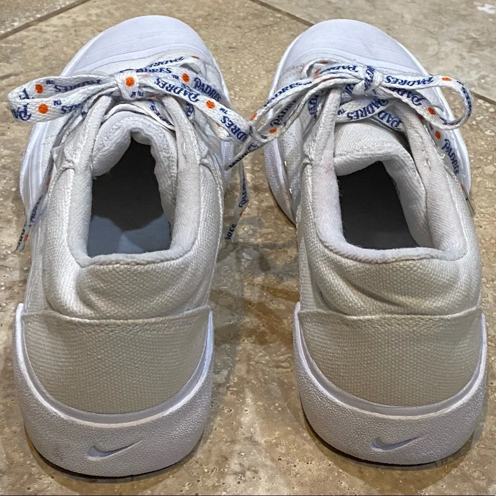 Women's Vintage Nike Sneakers - Sz 7.5